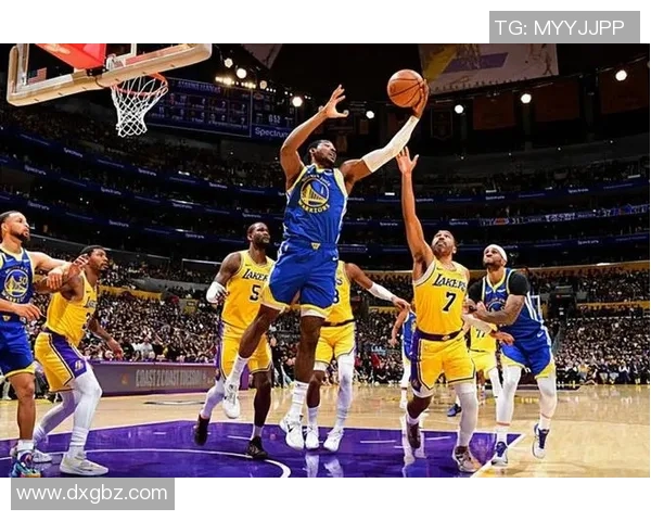 勇士队在对阵湖人的比赛中失利赛季前景堪忧球员状态需提升