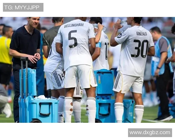 哈维阿隆索退役后新篇章将执教皇马青年队开启教练生涯